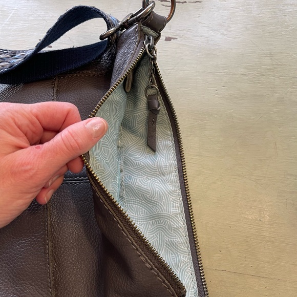 The Sak leather crossbody - Picture 3 of 9